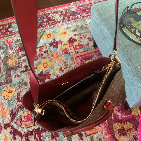 Louis Vuitton Large handbag, long and short red leather straps - Picture 4 of 6